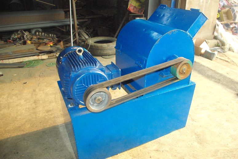 粉餅機，碎餅機，大餅打碎機，花生茶籽大豆餅粉碎機